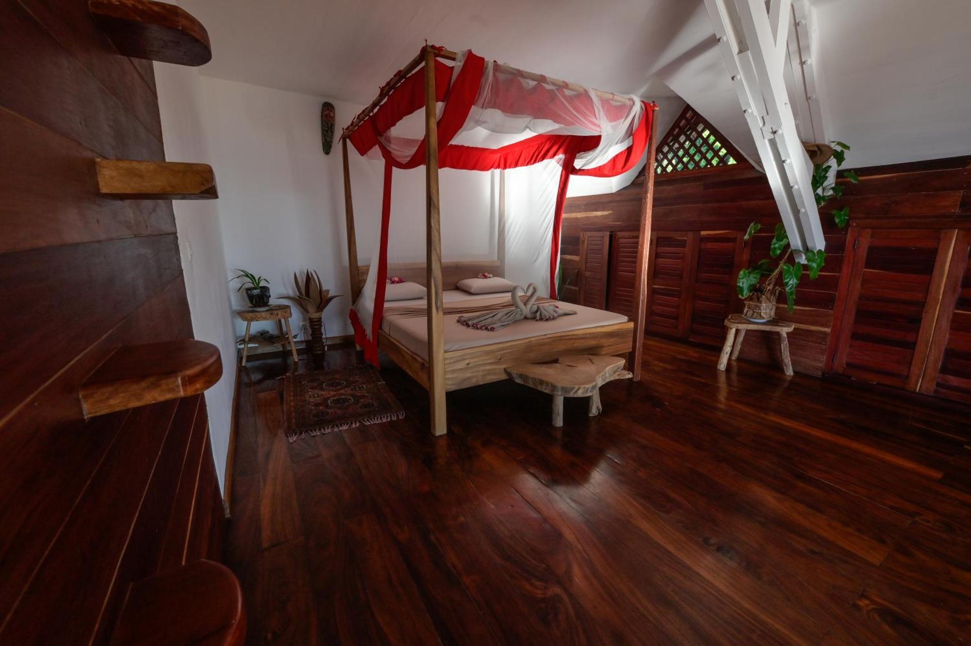 Shambala Madagascar: Beachfront Lodge And Adventures Ambolobozo Kültér fotó