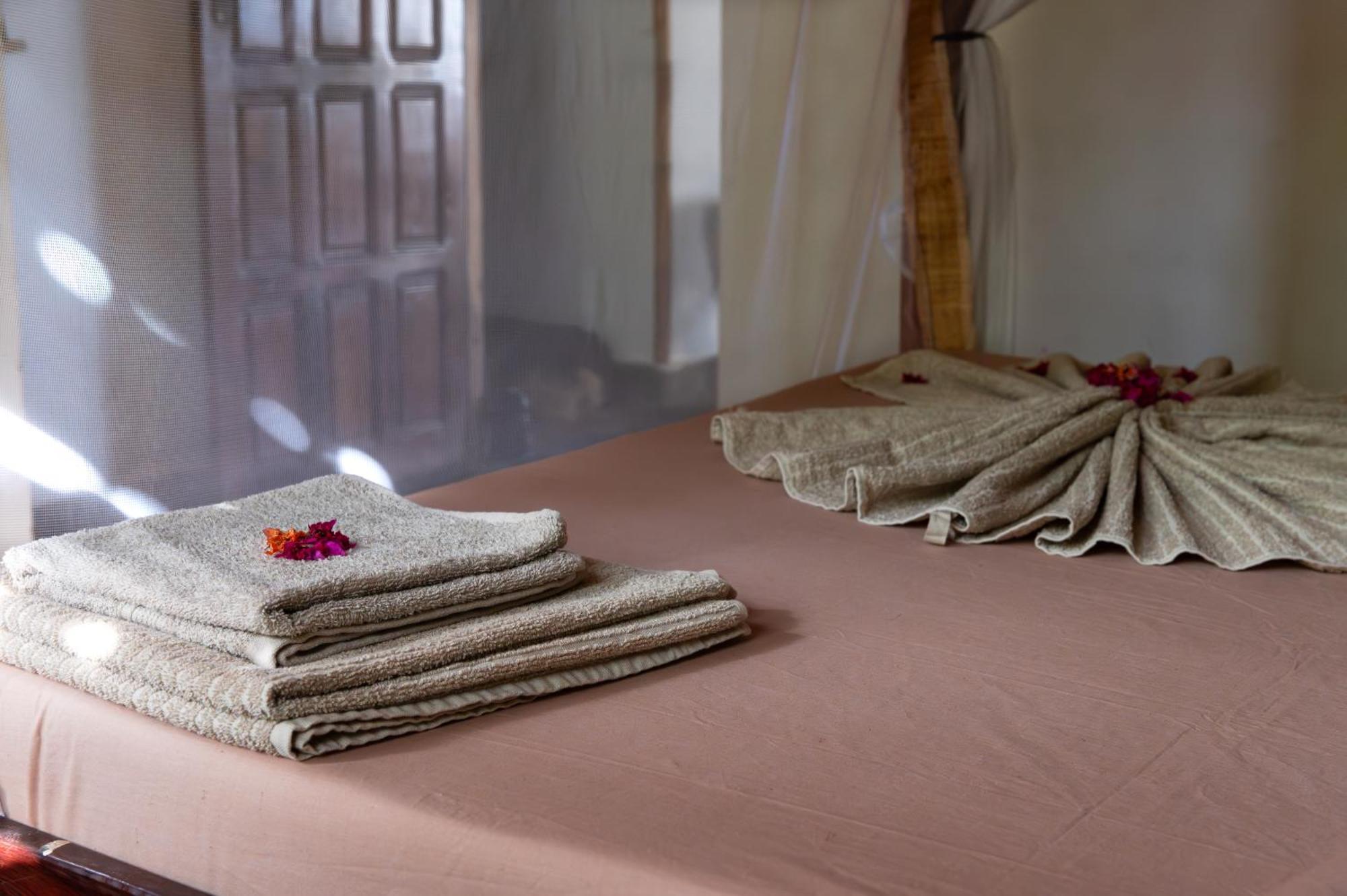 Shambala Madagascar: Beachfront Lodge And Adventures Ambolobozo Kültér fotó