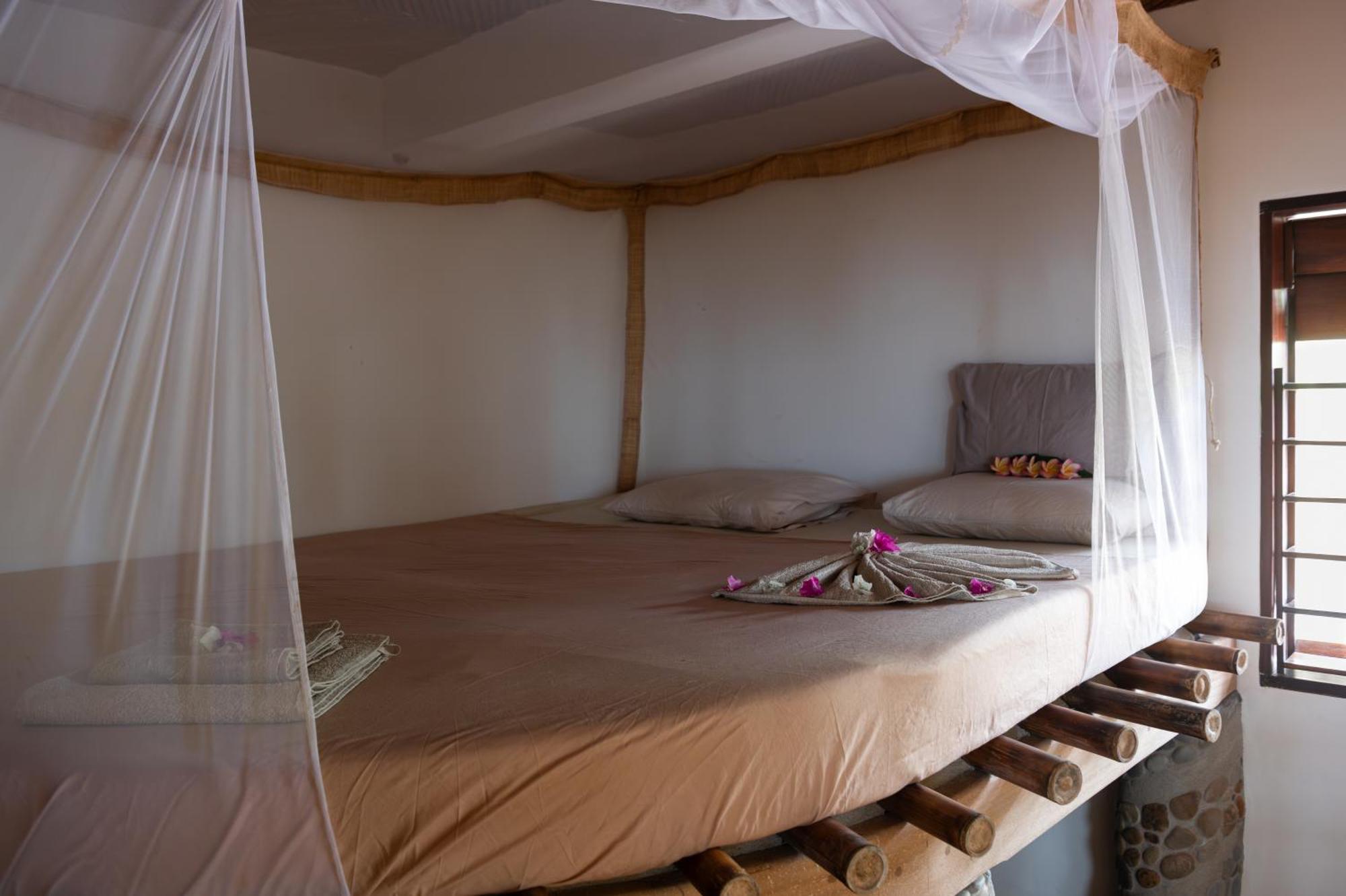 Shambala Madagascar: Beachfront Lodge And Adventures Ambolobozo Kültér fotó