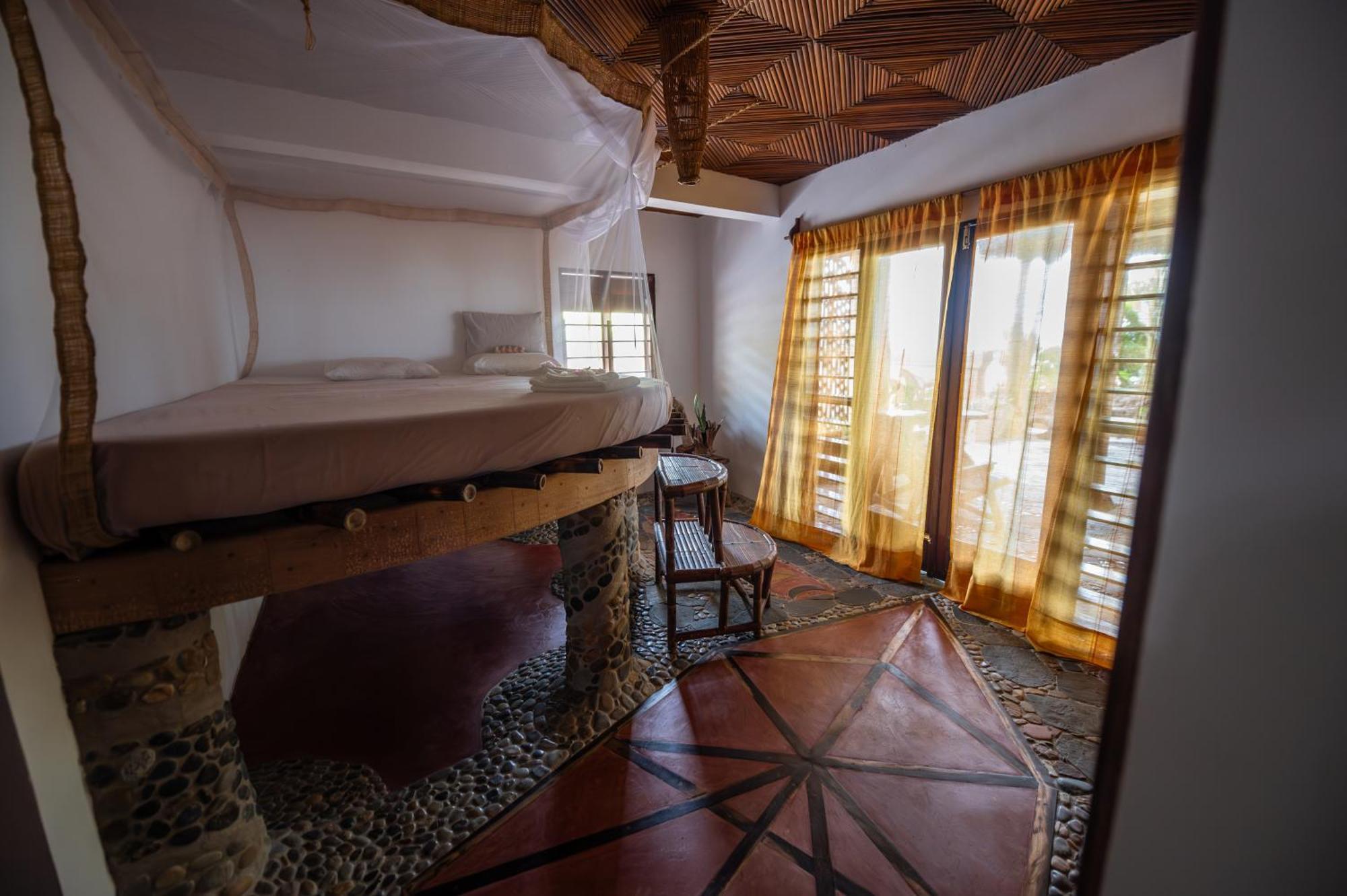 Shambala Madagascar: Beachfront Lodge And Adventures Ambolobozo Kültér fotó