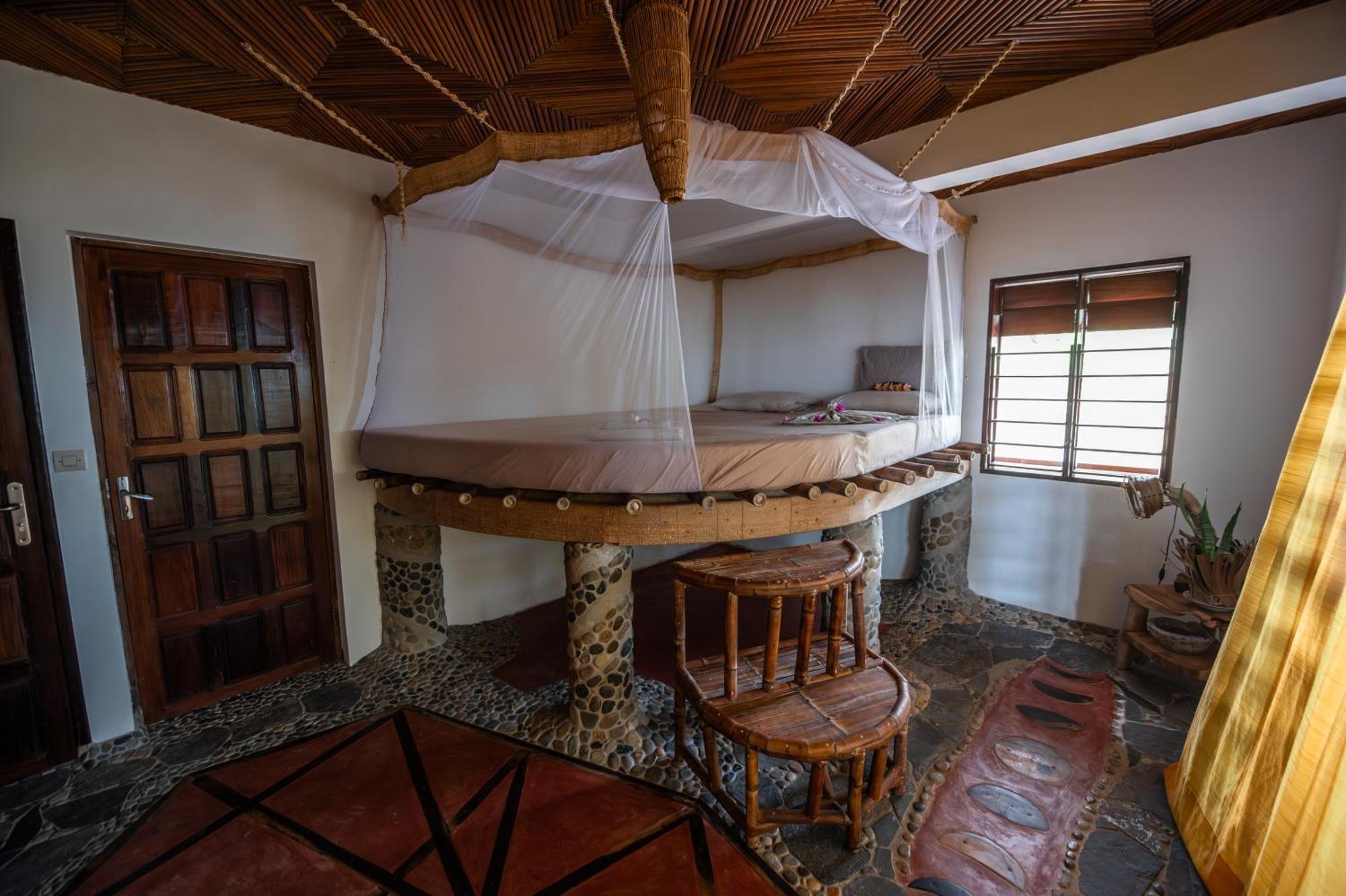 Shambala Madagascar: Beachfront Lodge And Adventures Ambolobozo Kültér fotó