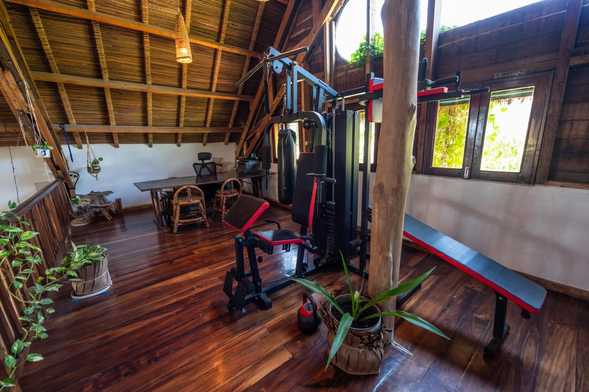 Shambala Madagascar: Beachfront Lodge And Adventures Ambolobozo Kültér fotó