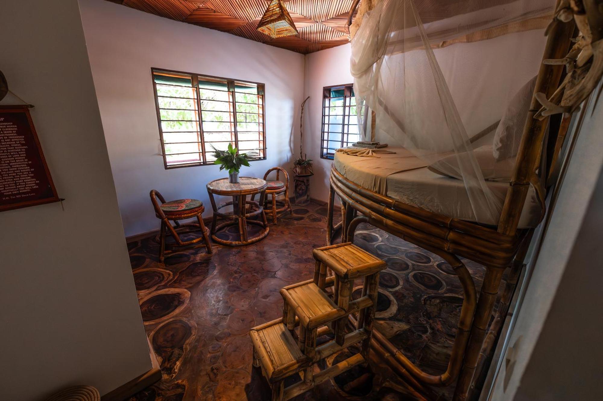 Shambala Madagascar: Beachfront Lodge And Adventures Ambolobozo Kültér fotó