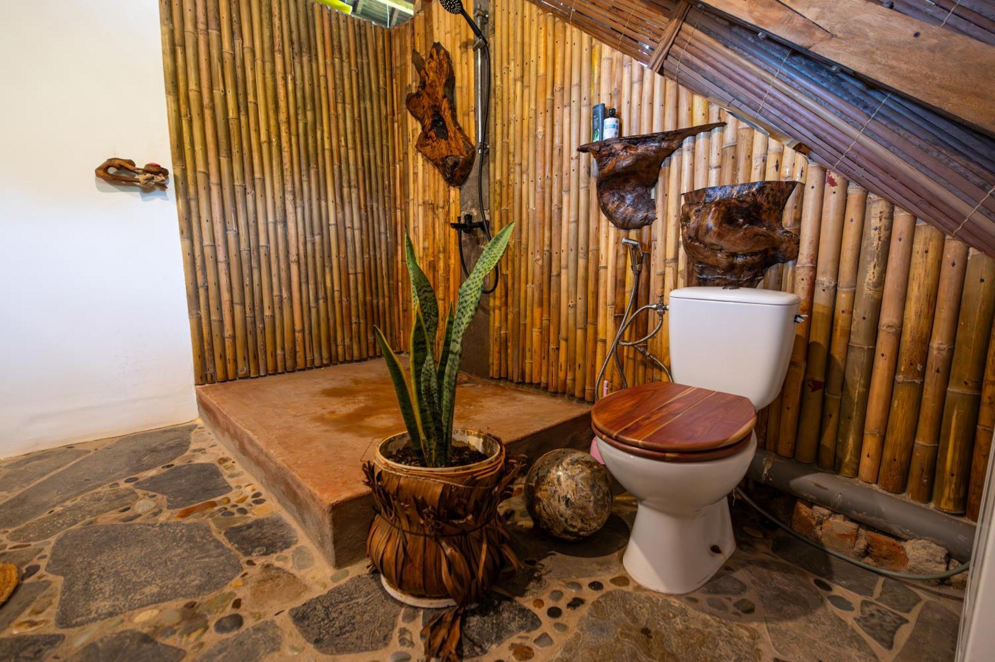Shambala Madagascar: Beachfront Lodge And Adventures Ambolobozo Kültér fotó