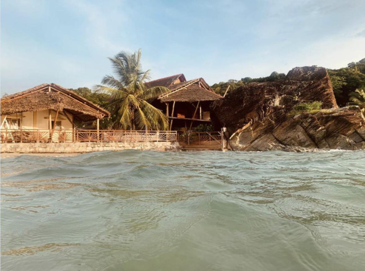 Shambala Madagascar: Beachfront Lodge And Adventures Ambolobozo Kültér fotó